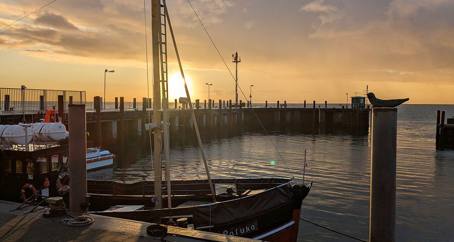 Ein Portion Fernweh inklusive: Am Lister Hafen auf Sylt fühlen sich Seeleute und Sehleute gleichermaßen wohl. Foto: djd/Kurverwaltung List auf Sylt/J. Thomsen